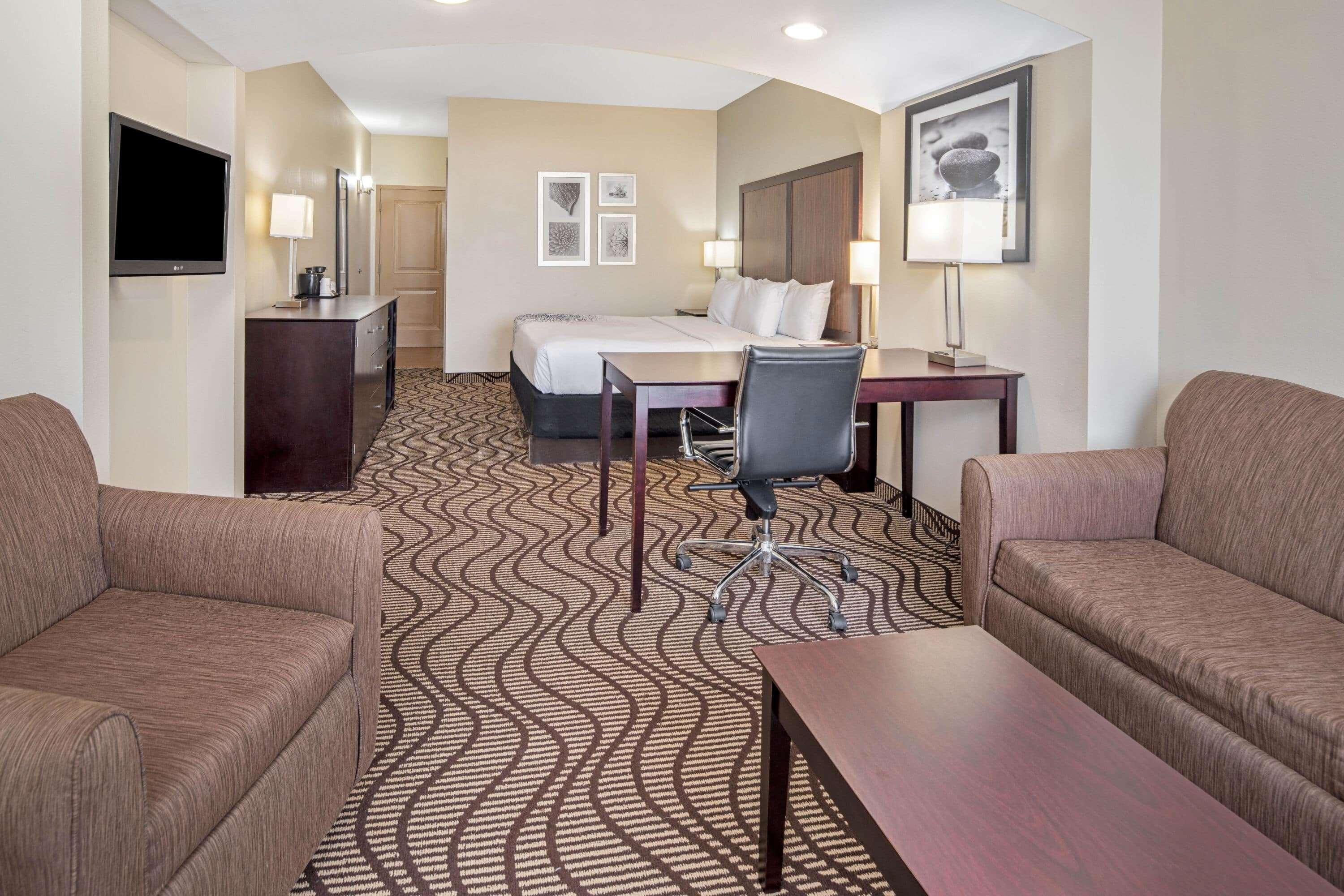 La Quinta By Wyndham Gonzales La Hotel Exterior photo